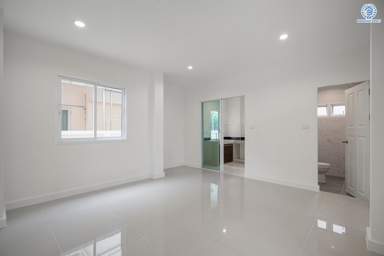 บ้านมือสองตกแต่งใหม่ โครงการ มณีรินทร์พาร์ค รัตนาธิเบศร์-ท่าอิฐ หลังมุม แบรนด์ Property Perfect เนื้อที่ 74.10 ตร.ว. ฟังก์ชัน 3 ห้องนอน 3 ห้องน้ำ 1 ห้องอเนกประสงค์ จอดรถได้ 2 คัน บนทำเลศักยภาพ เชื่อมต่อทั้ง ถนนรัตนาธิเบศร์ และถนนราชพฤกษ์ ใจกลาง 2 เซ็นทรัลฯ ใกล้ทางด่วน "งามวงศ์วาน" และรถไฟฟ้า "สถานีบางรักน้อยท่าอิฐ"